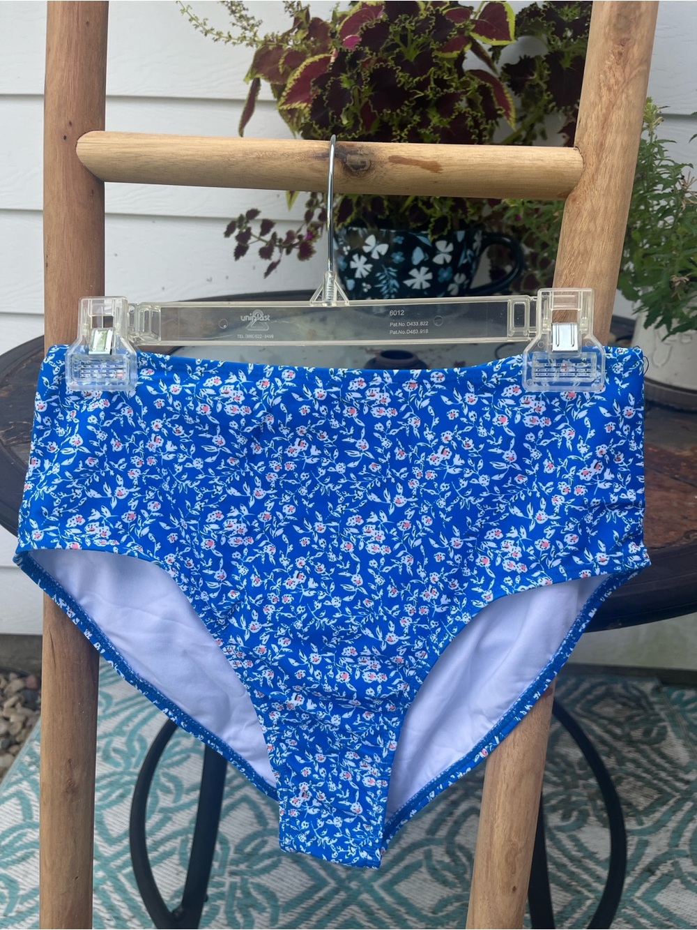 NWOT swim bottoms blue medium ditzy floral with liner